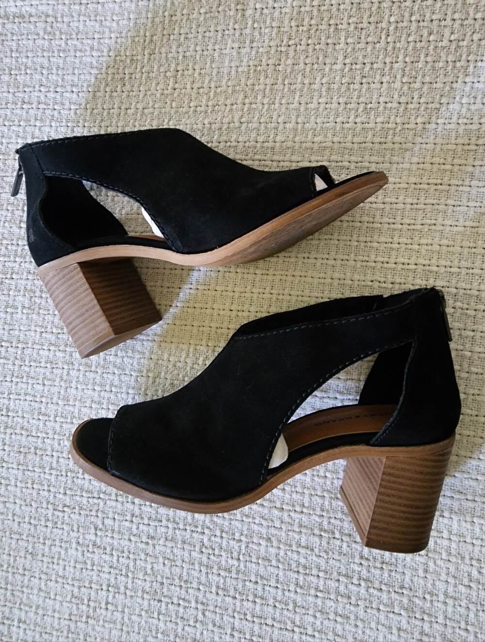 EUC Lucky Brand Saimy Zippered Black Leather Heel